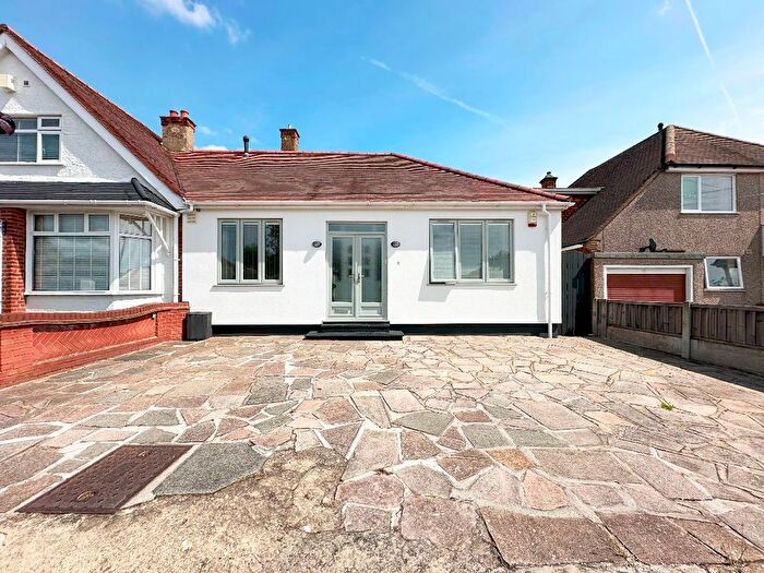 3 Bedroom Bungalow For Sale In Coleridge Road, Romford, RM3