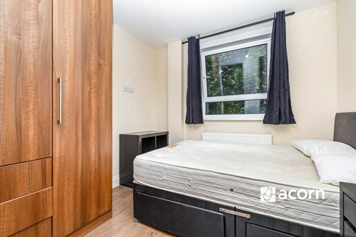 1 Bedroom Flat To Rent In *Room Let* Rennie Estate London, SE16