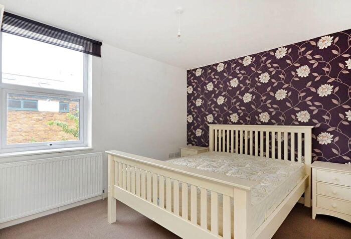 2 Bedroom Flat To Rent In Haydons Road, Wimbledon, London, SW19