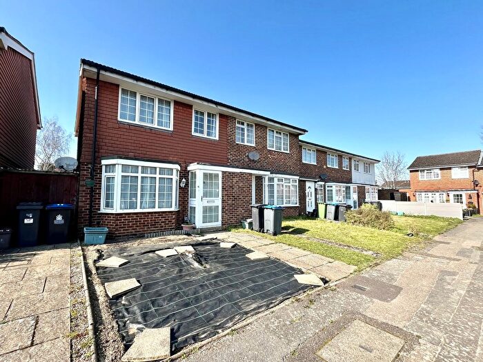 3 Bedroom End Terrace House For Sale In Finlays Close, Chessington, Surrey., KT9