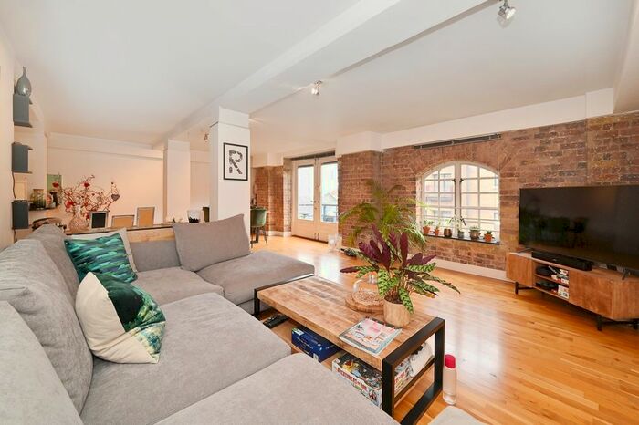 2 Bedroom Flat To Rent In St. Georges Wharf, Shad Thames, London, SE1