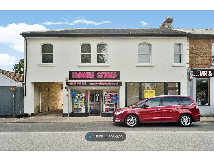 2 Bedroom Flat To Rent In High Road, Byfleet, KT14