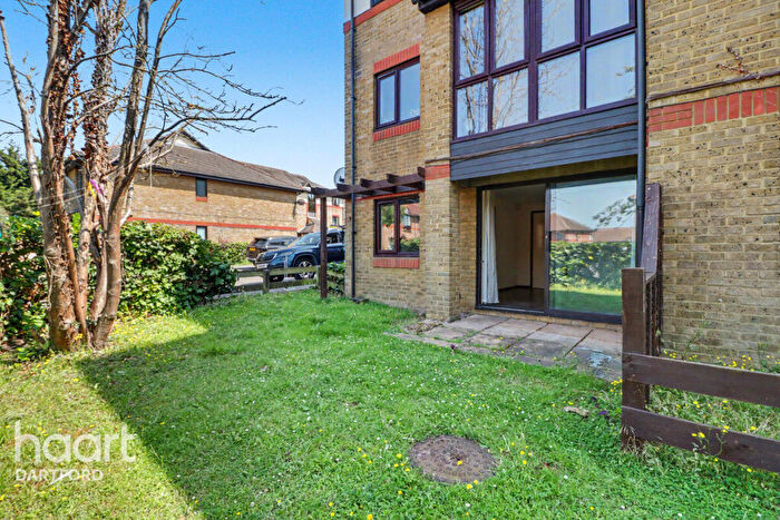 1 Bedroom Flat For Sale In Louvain Road, Greenhithe, DA9