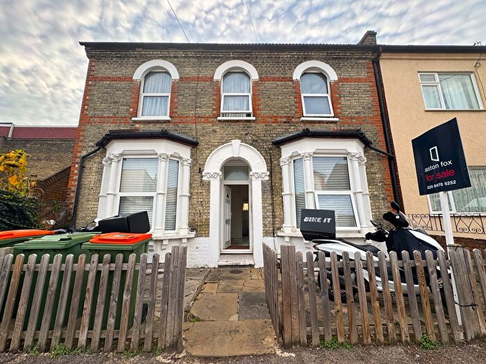 2 Bedroom Maisonette For Sale In Latimer Road, Forest Gate, London, E7