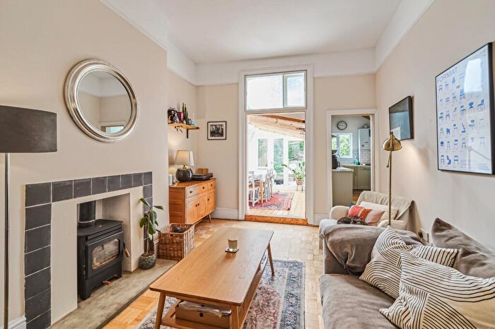 2 Bedroom Flat For Sale In Rockmount Road, Crystal Palace, London, SE19