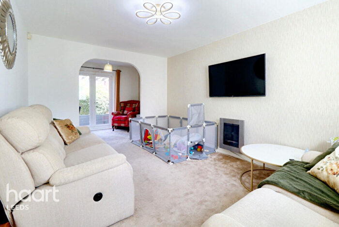 4 Bedroom Detached House For Sale In Willowdale, Leeds, LS10