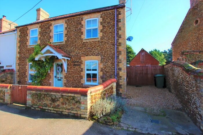 4 Bedroom Semi-Detached House For Sale In East Winch Road, Blackborough End, King's Lynn PE32