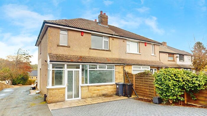 3 Bedroom Semi Detached House To Rent In Victoria Drive, Northowram, Halifax, HX3