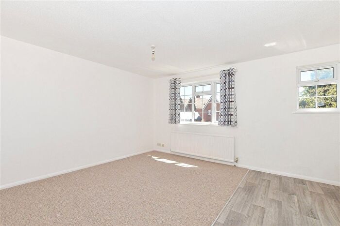 1 Bedroom Flat For Sale In Elmbridge Road, Cranleigh, Surrey, GU6