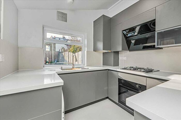 3 Bedroom Terraced House To Rent In Balham Grove, London, SW12