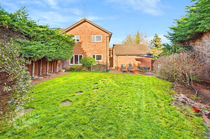 4 Bedroom Detached House For Sale In Grovebury Close, Brundall, Norwich, NR13
