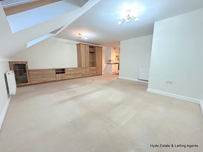 2 Bedroom Flat To Rent In Fernbeck Close, Farnworth, Bolton, BL4