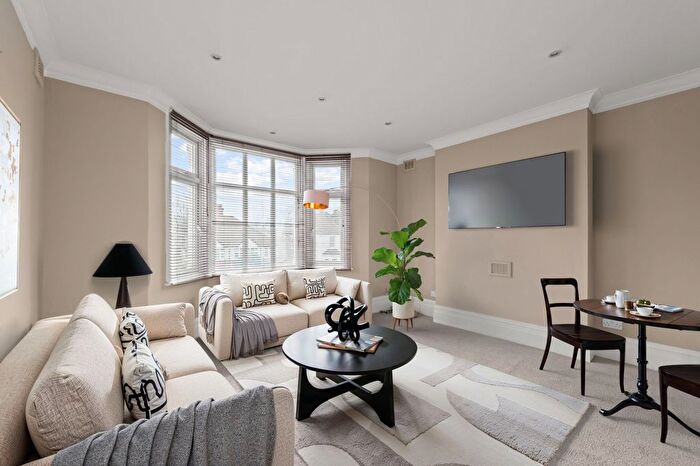 2 Bedroom Flat For Sale In Avondale Road, South Croydon, CR2