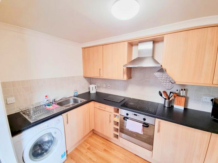 2 Bedroom Flat To Rent In Acland Road, Exeter, EX4