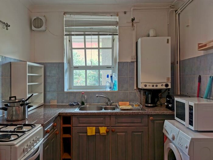 3 Bedroom Flat To Rent In Ossulston Street, Euston, NW1