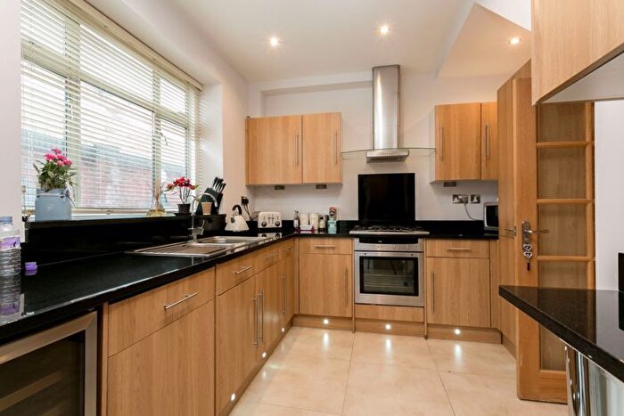 4 Bedroom Property To Rent In Bourne Avenue, London, N14