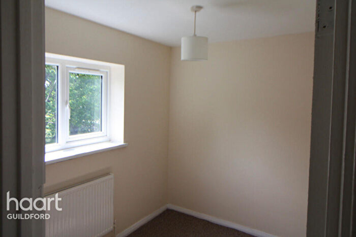 3 Bedroom Flat To Rent In Hazel Avenue, Guildford, GU1