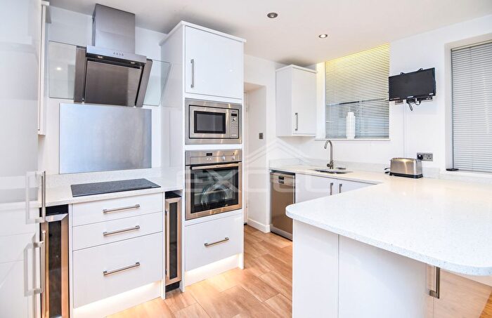2 Bedroom Flat To Rent In Hollycroft Avenue, Hampstead, London, NW3