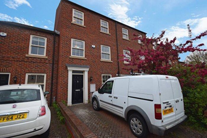 4 Bedroom Town House To Rent In Cygnet Street, York, YO23
