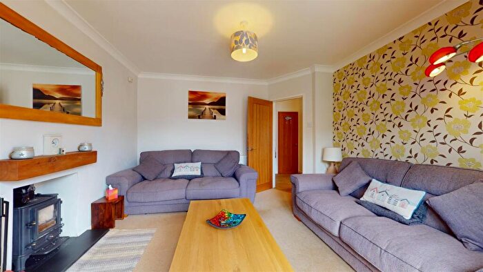 4 Bedroom Chalet For Sale In Newton Road, Swanage, BH19 - Photo 9
