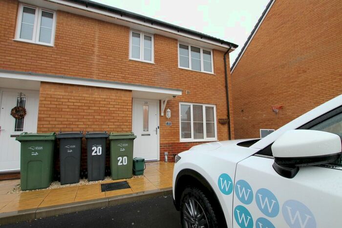 2 Bedroom End Of Terrace House To Rent In Cromwell Avenue, PO32