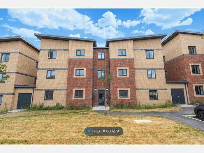 2 Bedroom Flat To Rent In Ainger Close, Aylesbury, HP19