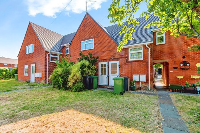 1 Bedroom Maisonette For Sale In Stuart Crescent, Winchester, Hampshire, SO22