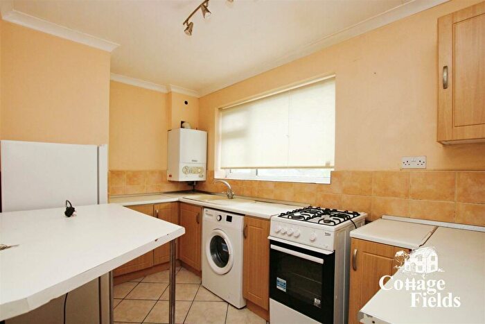 2 Bedroom Flat To Rent In Dewhurst Road, Cheshunt, Waltham Cross, EN8