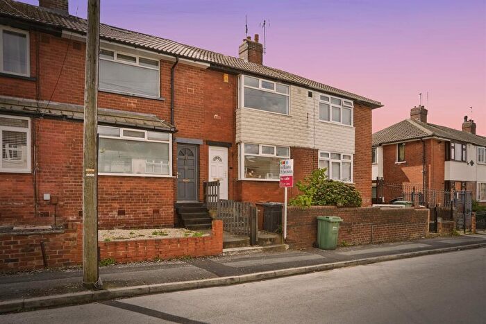2 Bedroom House To Rent In Nancroft Mount, Leeds, LS12