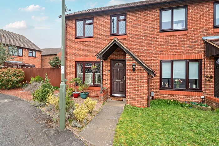3 Bedroom Semi Detached House For Sale In Tythebarn Close, Burpham, Guildford, GU4
