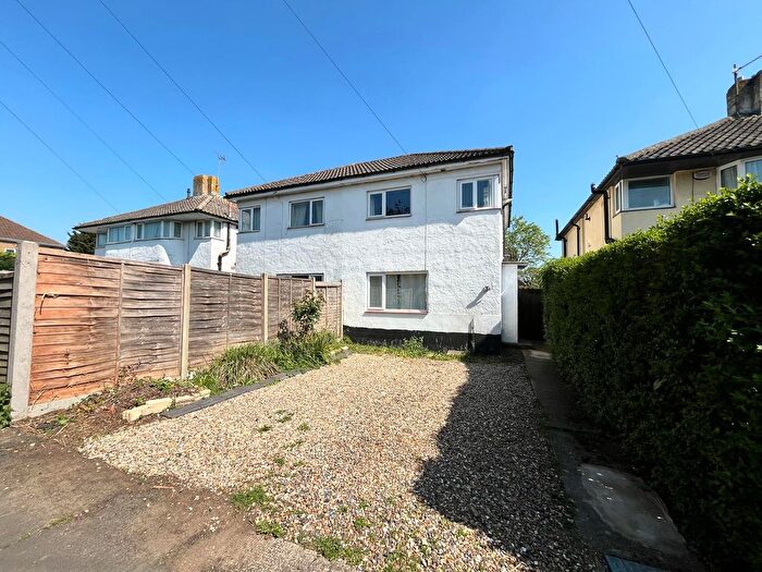 3 Bedroom Semi-Detached House To Rent In Stonehaven Road, Aylesbury, HP19