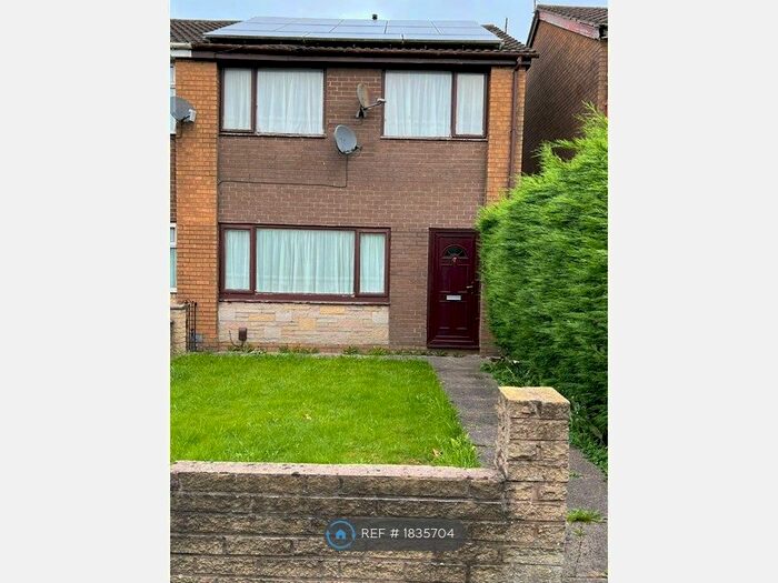 3 Bedroom Semi-Detached House To Rent In Amberley Walk, Chadderton, Oldham, OL9