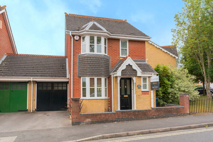 3 Bedroom Semi-Detached House To Rent In Demesne Furze, Headington, OX3
