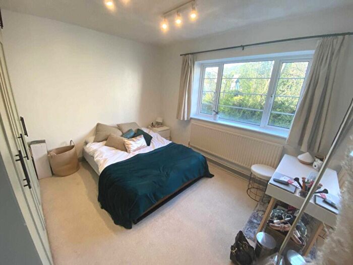 3 Bedroom Flat To Rent In Edgware Court, Edgware, HA8