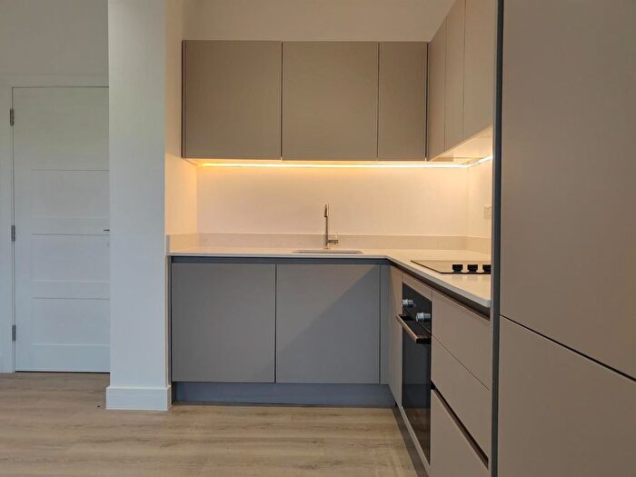 2 Bedroom Flat To Rent In Peach Street, Wokingham, RG40