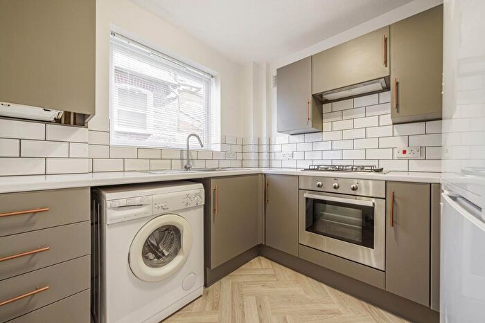 1 Bedroom Flat To Rent In Oakwood Avenue, Fairline Court, BR3