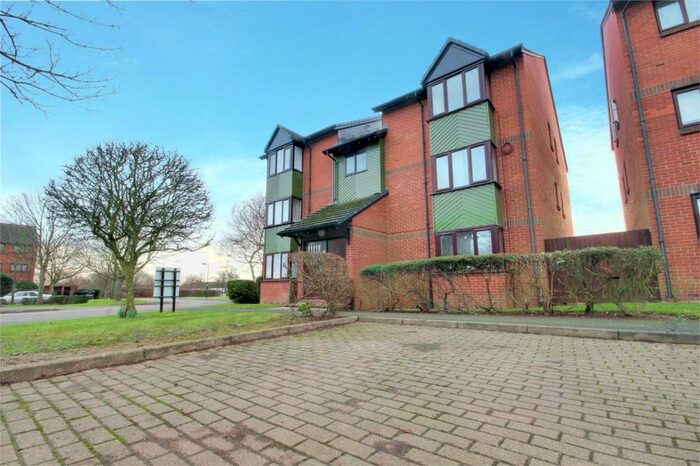 Flat To Rent In Maltby Drive, Enfield, EN1
