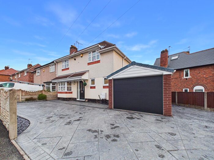 3 Bedroom Semi Detached House For Sale In Queens Avenue, Ilkeston, DE7