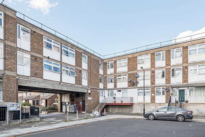3 Bedroom Flat For Sale In Lorrimore Square, London, SE17