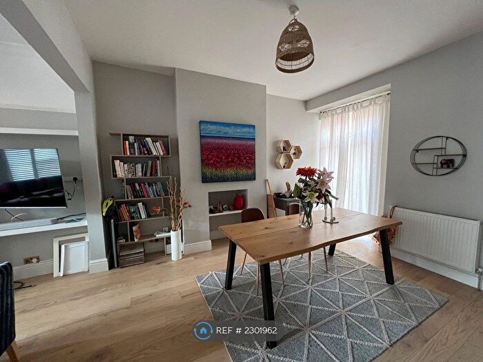 4 Bedroom Terraced House To Rent In Montrose Avenue, Manchester, M20