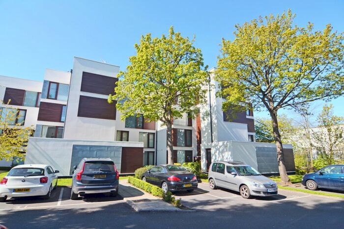 1 Bedroom Flat To Rent In Rivermead Close, Teddington, TW11