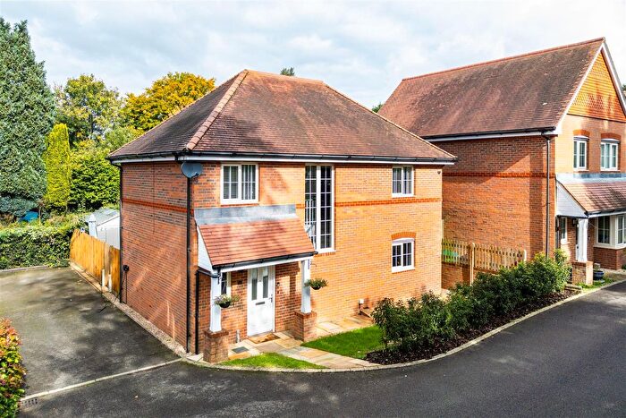 4 Bedroom Detached House For Sale In Buxton Place, Caterham, CR3