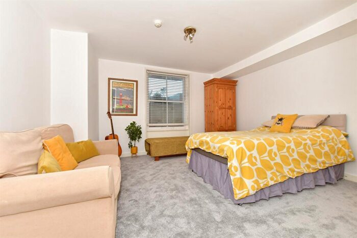 1 Bedroom Flat For Sale In Fort Crescent, Margate, Kent, CT9