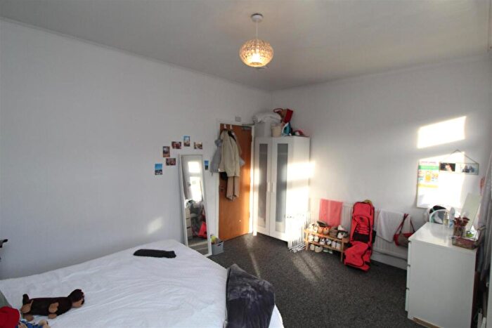 5 Bedroom Private Hall To Rent In Llanishen Street, Heath, Cardiff, CF14