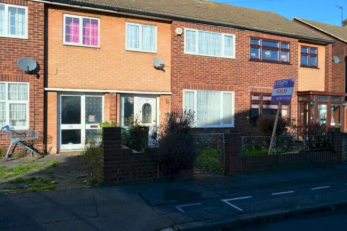 4 Bedroom Terraced House To Rent In Brights Avenue, Rainham, Essex, RM13