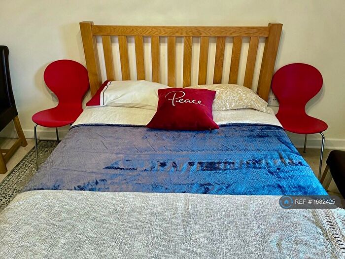 2 Bedroom Flat To Rent In Aqua House, London, NW10