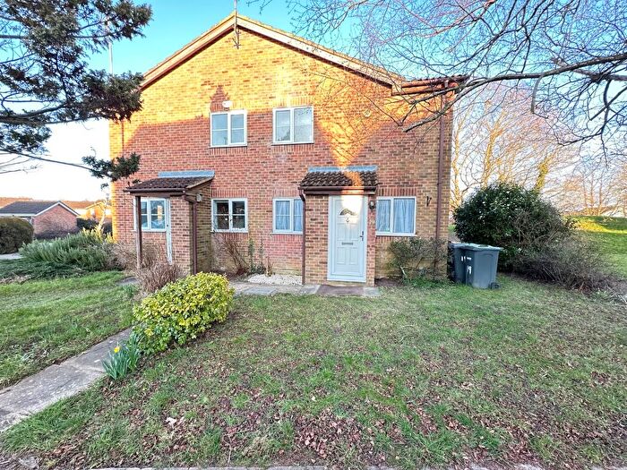 1 Bedroom Semi-Detached House To Rent In Albury Close, Luton, Bedfordshire, LU3