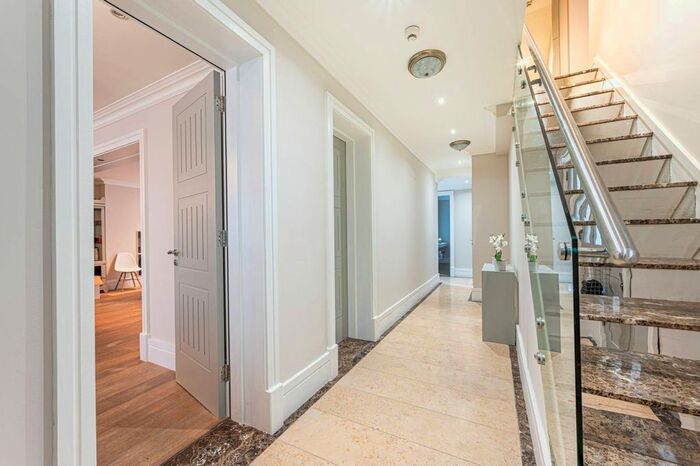 3 Bedroom Flat To Rent In Wellington Road, St John's Wood, London, NW8