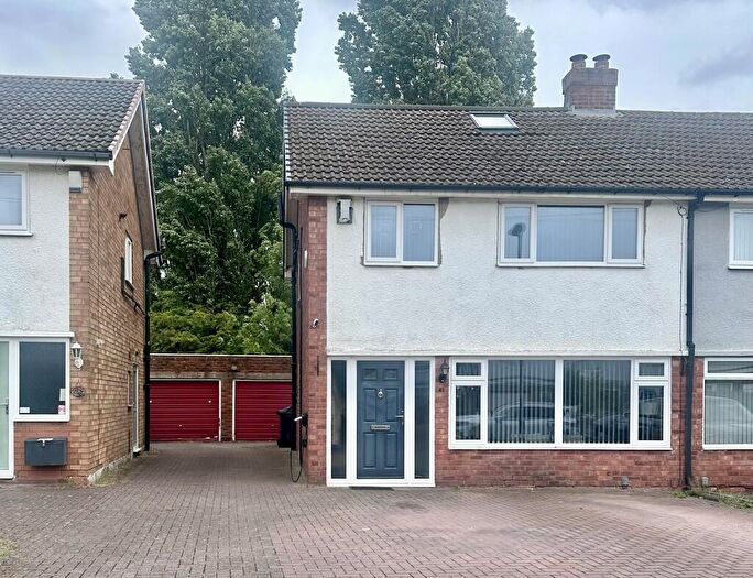 4 Bedroom Semi-Detached House To Rent In Shrewley Crescent, Tile Cross, Birmingham, B33