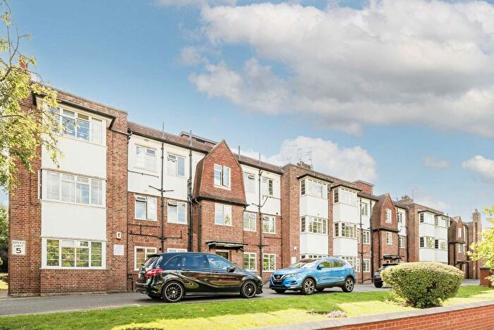 3 Bedroom Flat For Sale In Cecil Close, Ealing, W5
